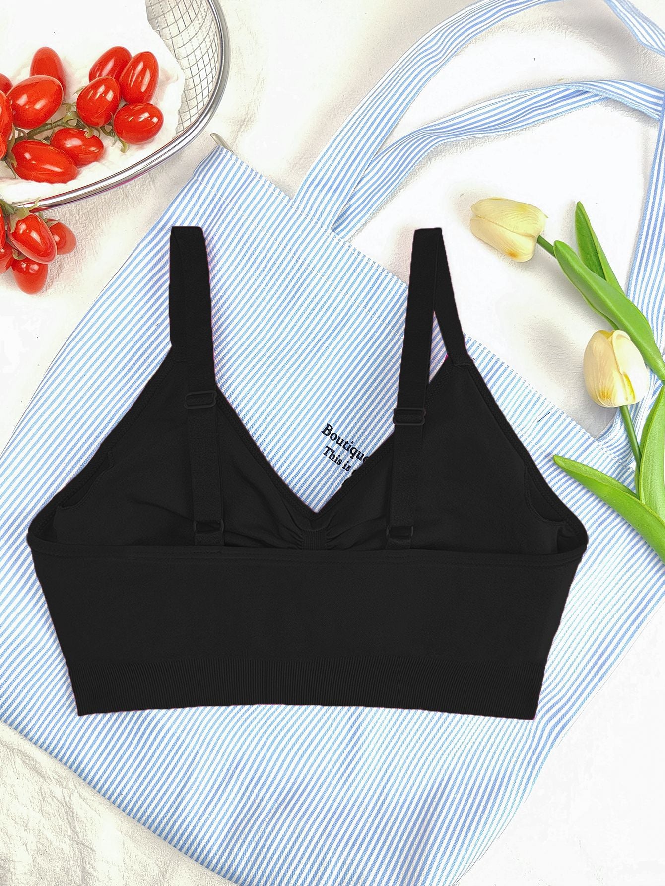 Wireless seamless cami bra in black