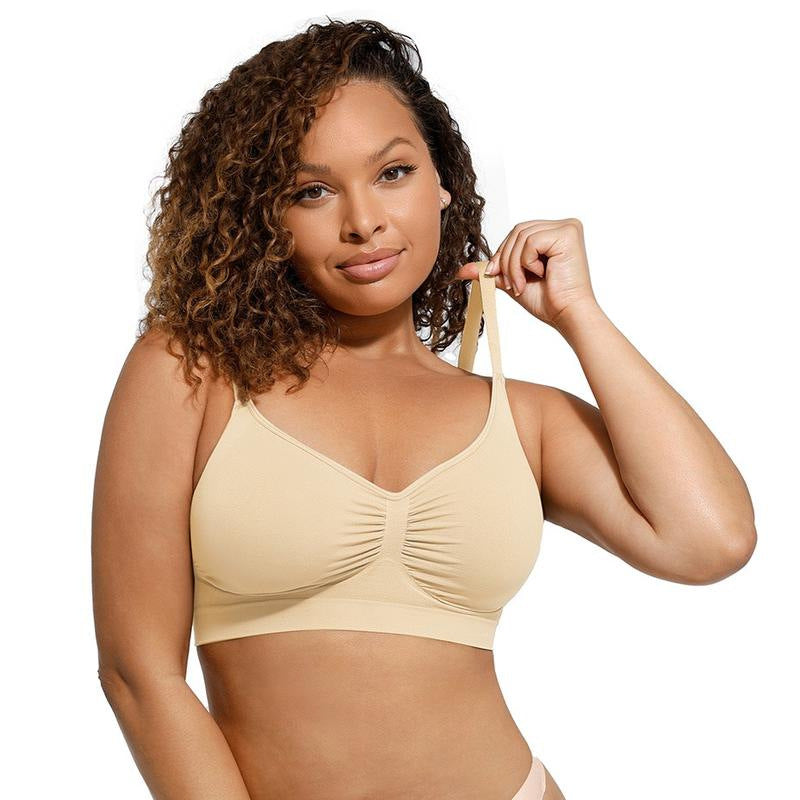 Model wearing wireless seamless cami bra, beige everyday fit – SavvyGirl